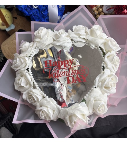 Sweetheart Rose Mirror. An arrangement by Bee Flowers.