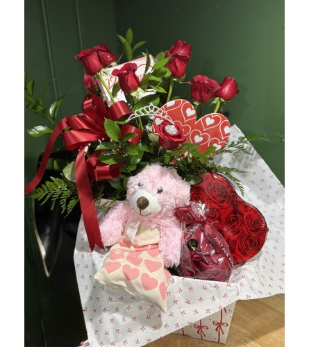 The Valentine’s Queen Bundle For Her. An arrangement by Berlin Flower Shop.