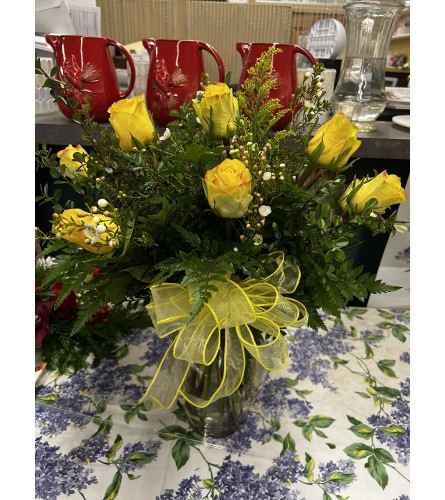 Yellow Rose - Deluxe. An arrangement by Sun Valley Florist.