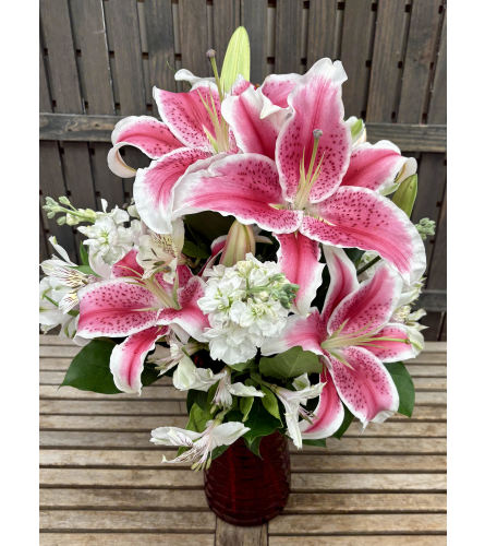 Stars in Her Eyes. An arrangement by Deep Creek Floral.