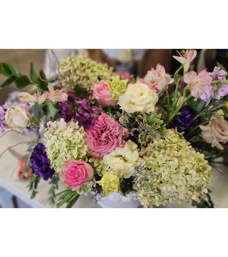 Petite Paris - Deluxe. An arrangement by Donato's Floral.