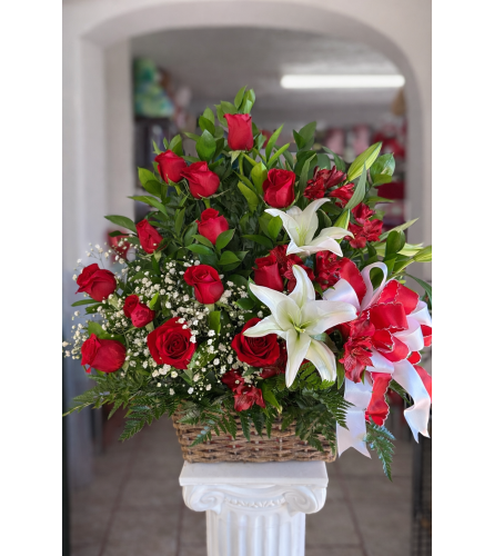 Everlasting Love Basket. An arrangement by Floreria Mexico.