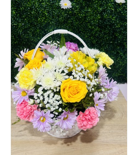 Spring Basket. An arrangement by Cincyfloralnista.