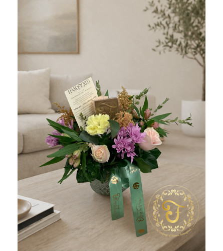 Spring Light – Curated Story Card Collection - Deluxe. An arrangement by Lori's Hearts and Flowers.