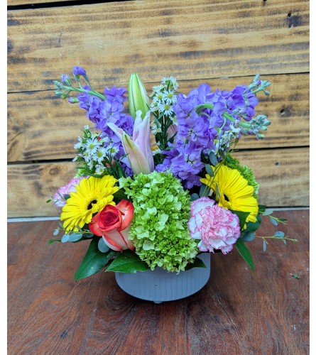 Spring Serenade - Deluxe. An arrangement by Fort Lee Florist.