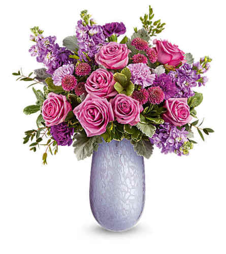Vivi Bouquet - Deluxe. An arrangement by Serrano Flowers.