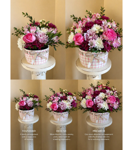 A Gentle Hug - Deluxe. An arrangement by La Bolsa Rosa Minnesota.