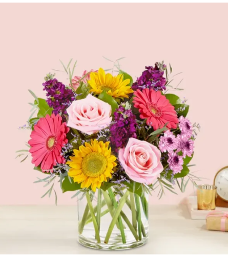 Garden Sensation Bouquet - Deluxe. An arrangement by Garden Florist.