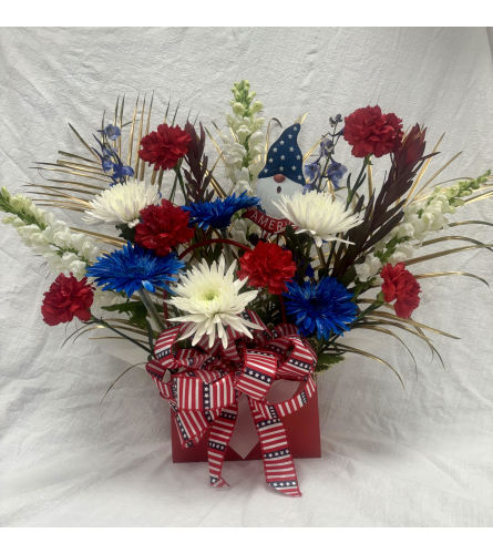 American Pride Tote - Standard. An arrangement by Deep Creek Floral.