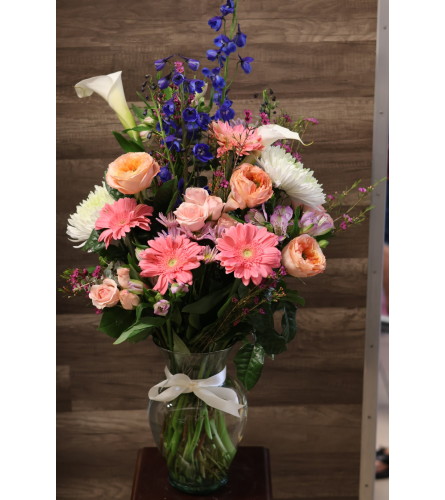 Coastal Peach - Deluxe. An arrangement by Sonia's Florist.