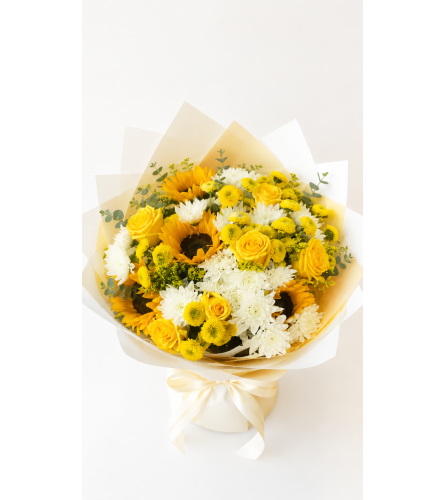Golden Glow Harmony. An arrangement by Floral Lady Design Studio LLC.