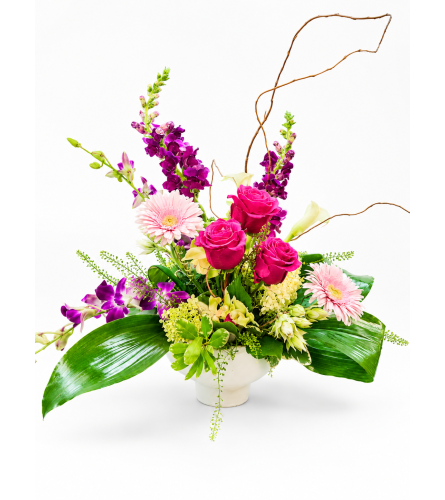 Signature Modern Vibe - Deluxe. An arrangement by Donato's Floral.