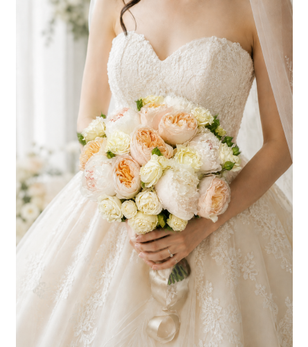 Creamy Dream Garden. An arrangement by Floral Lady Design Studio LLC.