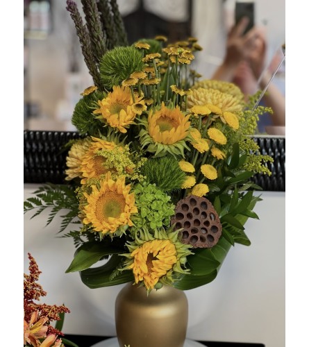 Sunlit Joy Arrangement - Deluxe. An arrangement by Berlin Flower Shop.