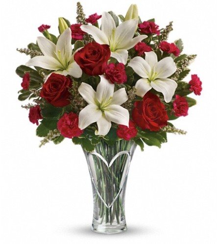 Teleflora's Heartfelt Bouquet - Standard. An arrangement by GardeLina Flowers.