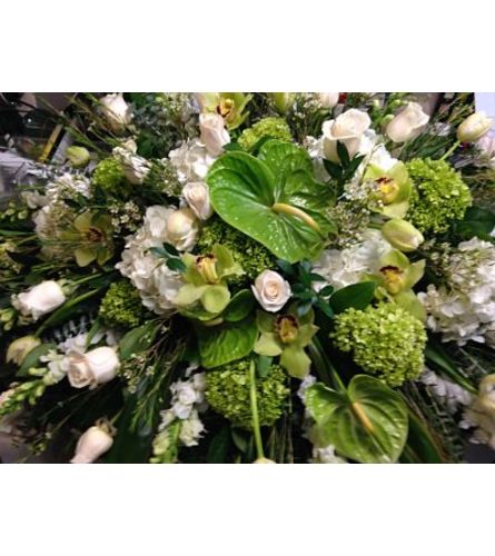 Sweet thoughts casket spray
