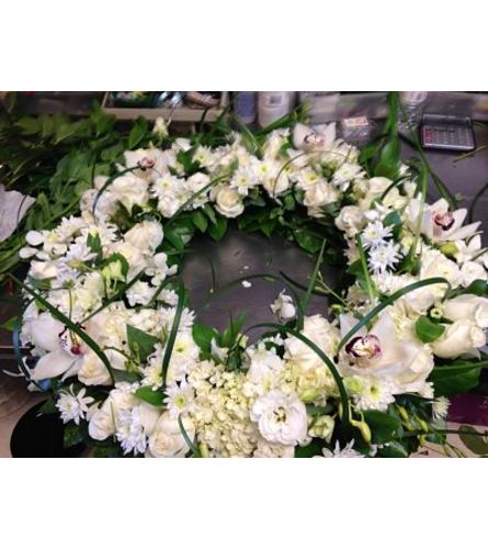 Modern treasured memories wreath