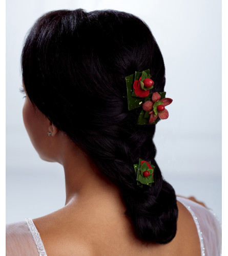 The FTD® Very Berry™ Hair Décor