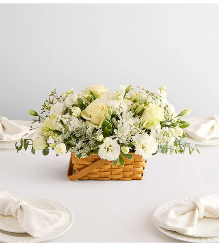 A Heart Remembered - Deluxe. An arrangement by Flowers of Charlotte.