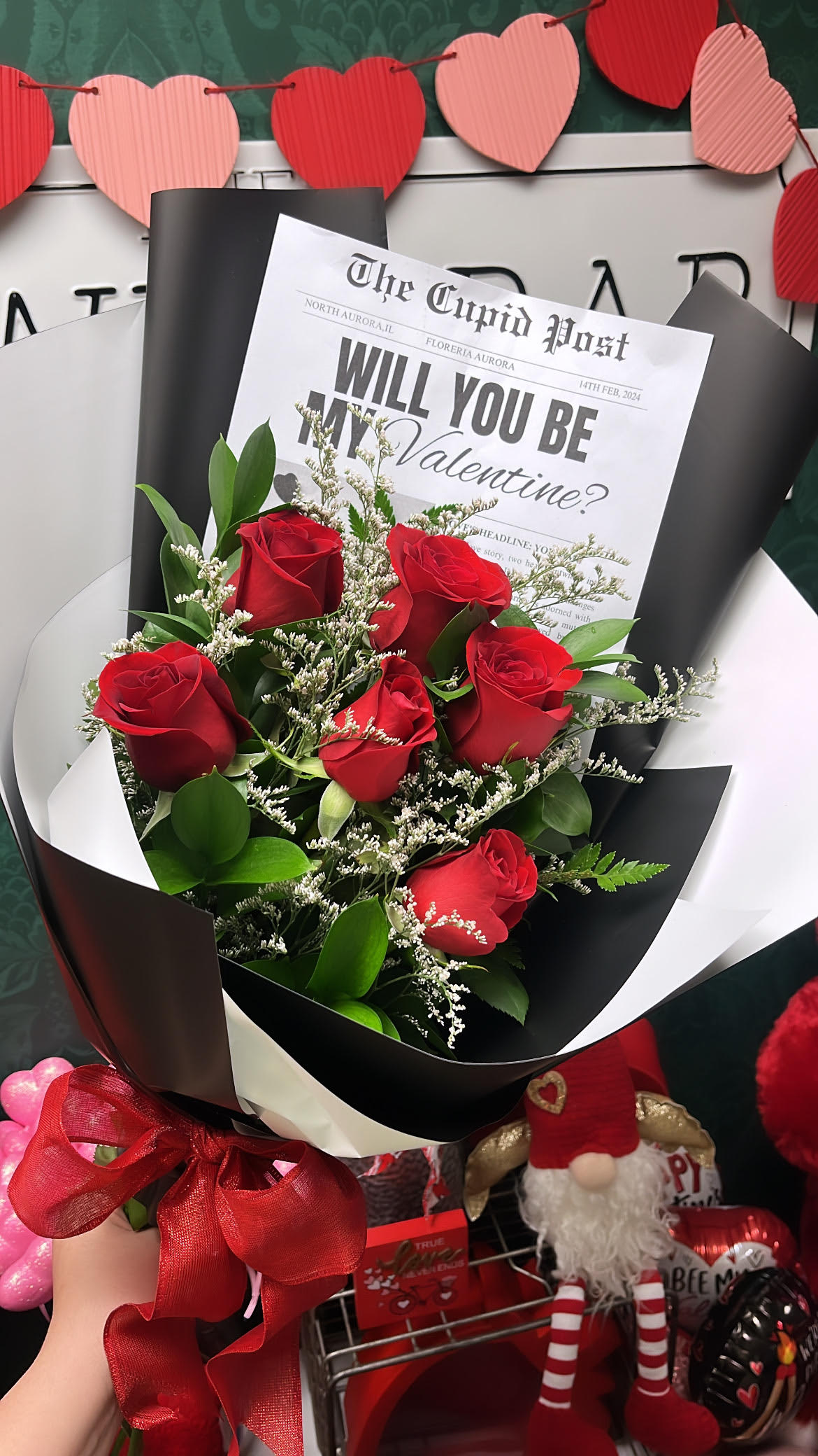 The Cupid Post. An arrangement by Floreria Aurora.