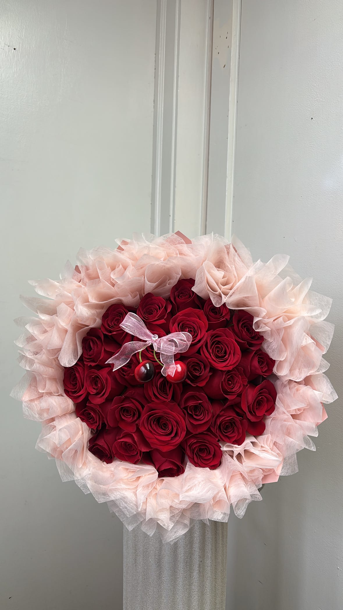 Cherry Rose. An arrangement by Floreria Aurora.