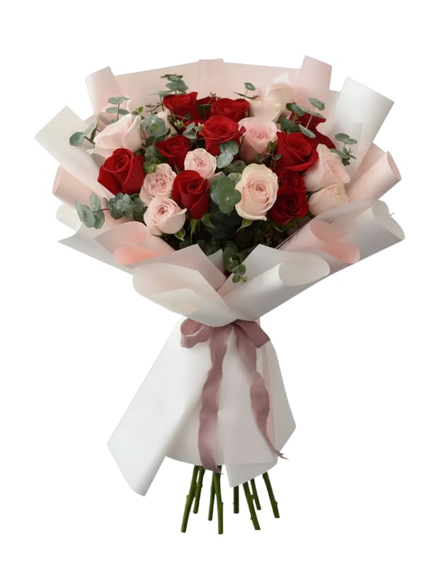 Wrapped Roses Bouquet. An arrangement by La Bolsa Rosa.