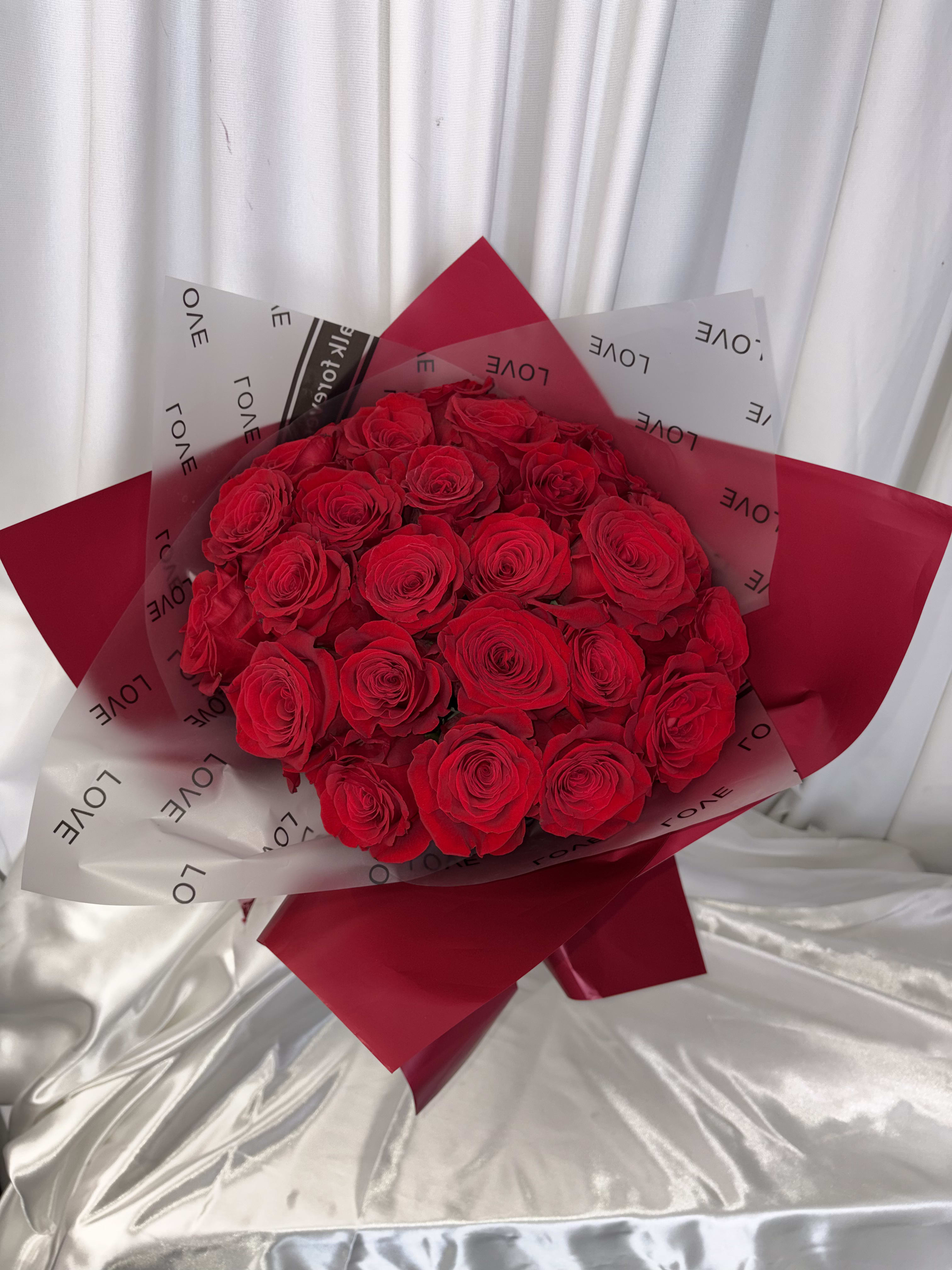 2DZ ROSES IN CLUTCH. An arrangement by M's Flowers.