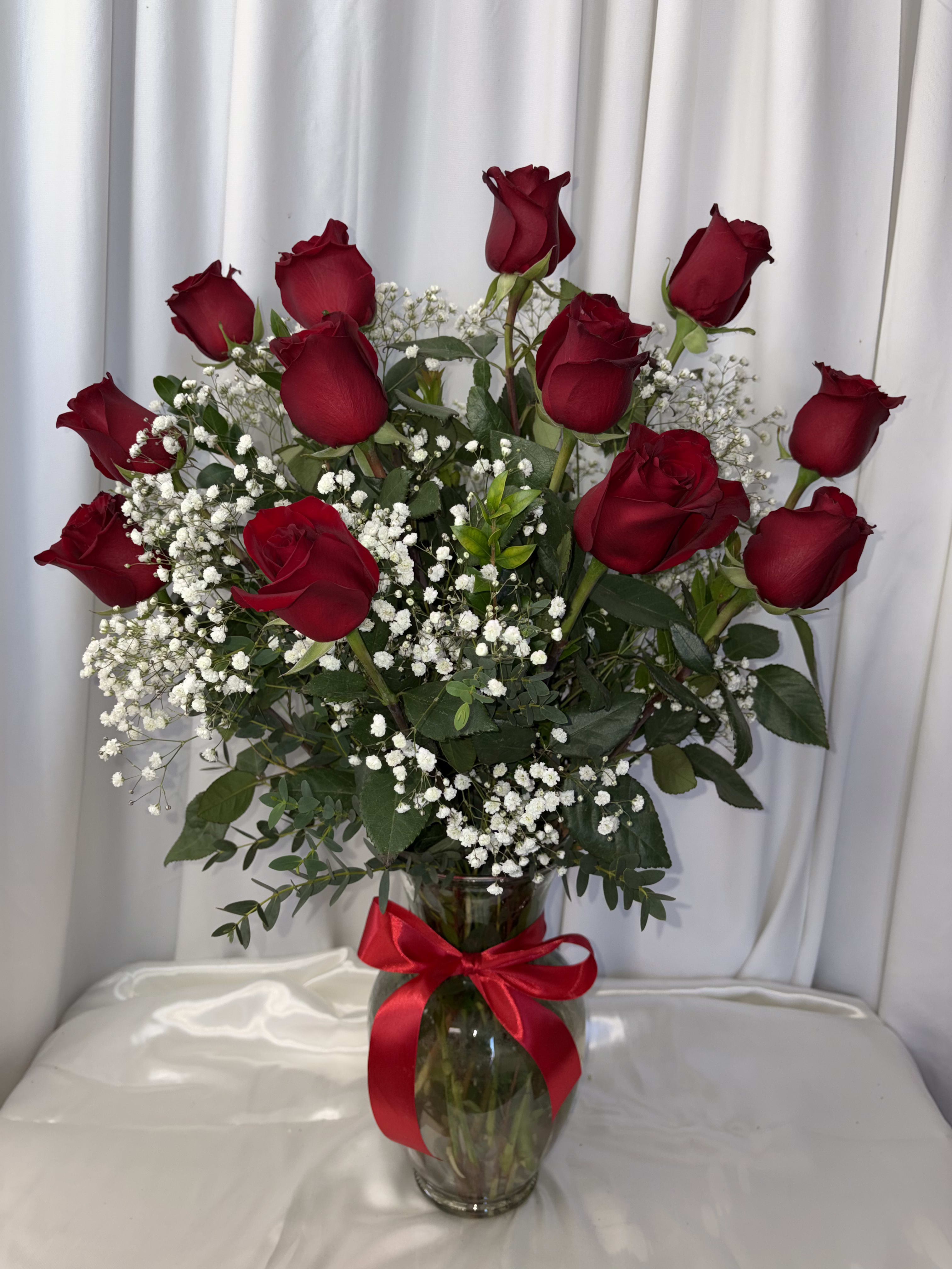 1 DZ LONG STEM ROSES RED OR PINK. An arrangement by M's Flowers.