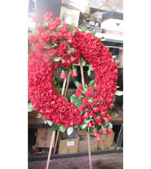 all red rose wreath2