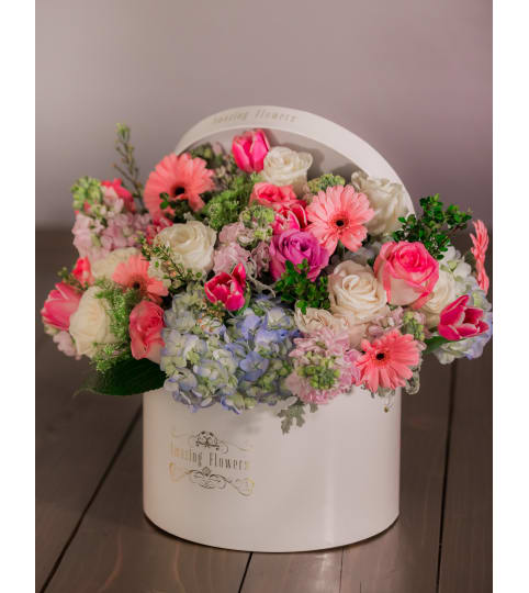 Amazing Flowers Blooms Box. An arrangement by Amazing Flowers.