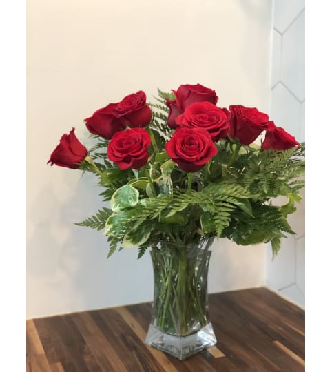 Traditional One Dozen Roses Florals