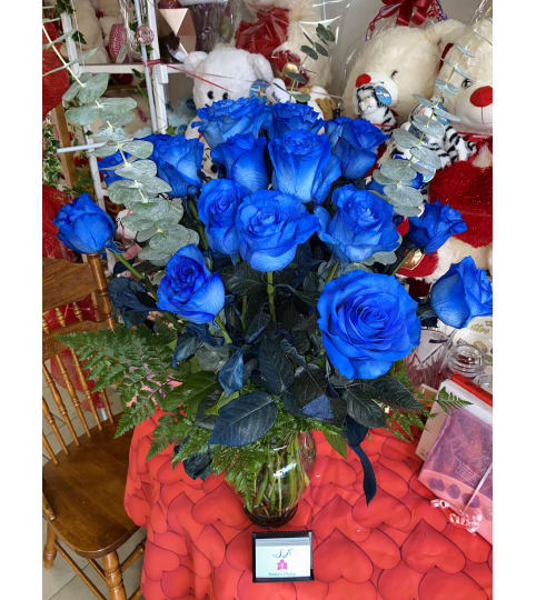 24 Impossibly Blue Roses