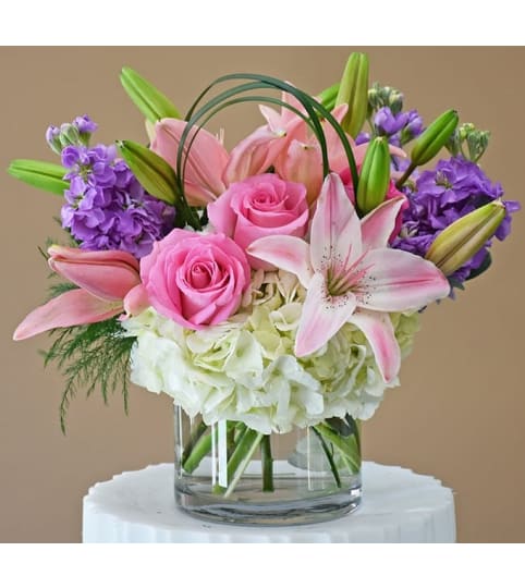 Chic Me Bouquet. An arrangement by Geni's Florist and Gifts.