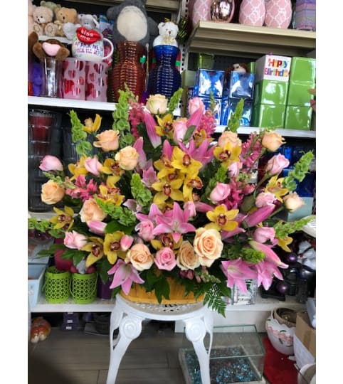 Beautiful Gift 3492. An arrangement by Flamingo Floral and Gifts.