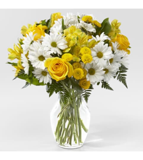 C5371 Sunny Sentiments. An arrangement by Blossoms On The Trail.
