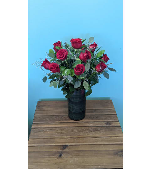 DELUXE RED ROSES (HALF DOZEN TO 1.5 DOZEN). An arrangement by Petals and Co..