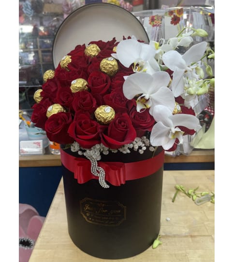 Radiant Bloomz. An arrangement by Rose Flowers.