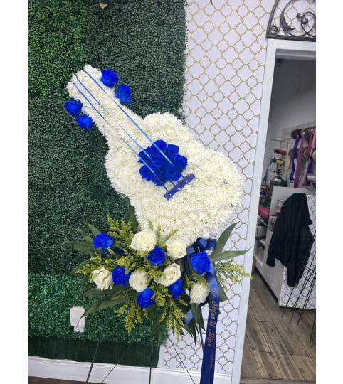 Music tribute. An arrangement by Cielo's Floral Designs.