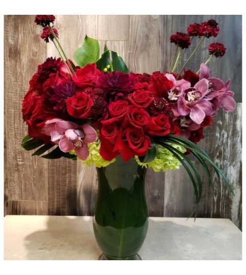 Diva Delight by Twigs and Blooms. An arrangement by Twigs and Blooms Florist.