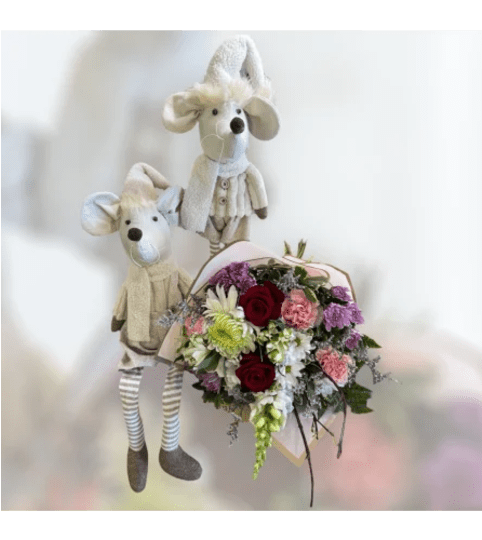 The Perfect Couple. An arrangement by Loyalist Flowers.
