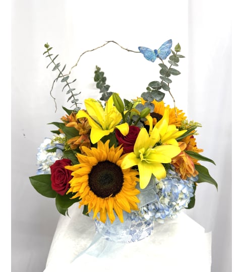 Sunshine Amor. An arrangement by Commerce Flowers.