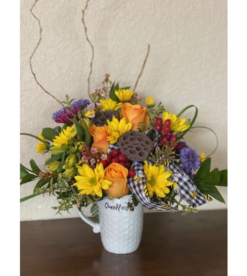 Queen Bee. An arrangement by Loyalist Flowers.
