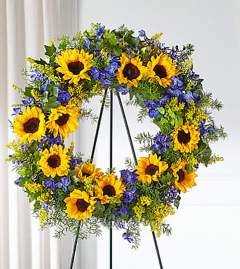 Bright Rays Wreath. An arrangement by North Liberty Flower Shop.
