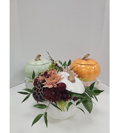 Pumpkin Spice Blossoms. An arrangement by Balloon Bouquets Plus.