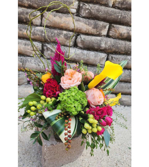 Daylight's Edge. An arrangement by Flower Snobs at Cityview.
