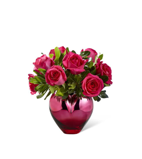FTD® Hold Me in Your Heart™ Rose Bouquet. An arrangement by Country Cousins Flower Shop.
