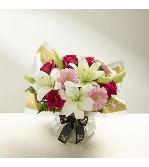 The FTD® You’ve Got the Look™ Handtied Bouquet. An arrangement by Country Cousins Flower Shop.