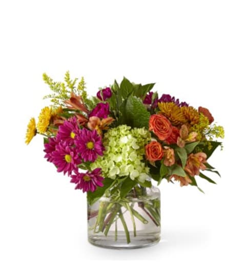 Crisp and Bright Bouquet 2021. An arrangement by Country Cousins Flower Shop.