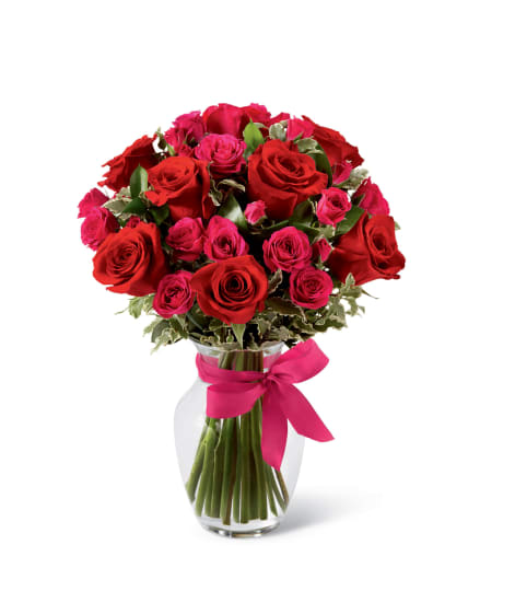 The FTD® Love-Struck™ Rose Bouquet. An arrangement by Country Cousins Flower Shop.