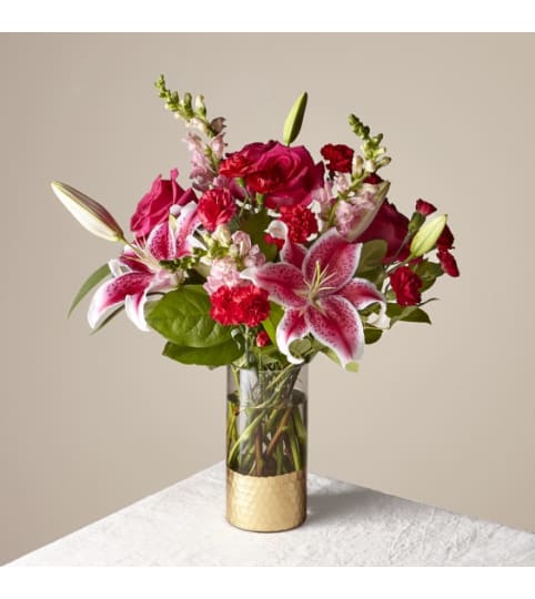 Be Mine Bouquet 2021. An arrangement by Country Cousins Flower Shop.